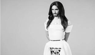 Conchita Wurst v poročni obleki predstavlja novo pesem