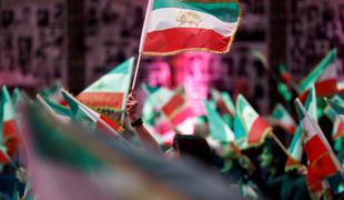 V Teheranu med protesti zaradi sestrelitve letala prijet britanski veleposlanik