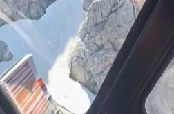 Policija delila video reševanja gornika, ki je ostal ujet v gorah #video