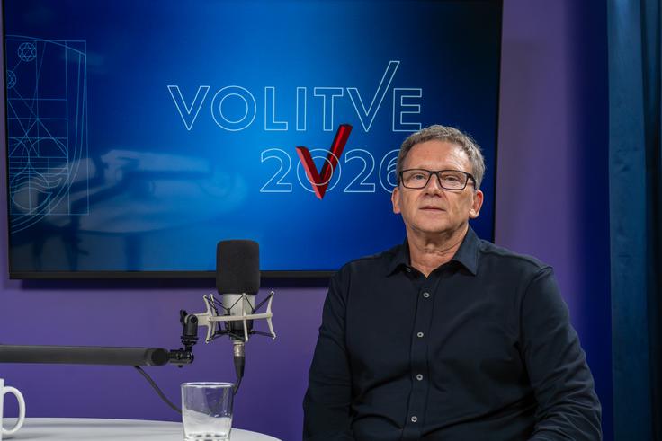 Uhan se je ustavil tudi pri položaju Preroda in njegovem umeščanju v povolilni prostor. Po Uhanovi oceni je nenavadno, da se stranka umešča v levosredinski blok, obenem pa nakazuje možnost sodelovanja brez Roberta Goloba na čelu takšne koalicije. Takšno držo razume kot protislovno tudi z vidika volivcev leve sredine, ki Goloba še vedno prepoznavajo kot najbolj verjetnega oziroma kompetentnega mandatarja tega pola. | Foto: Liam Toni Šironjič