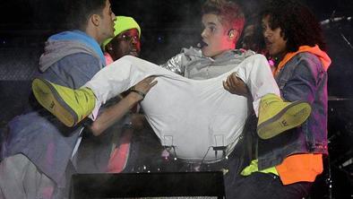 Bieber se boji zasledovalcev v zabojnikih za smeti