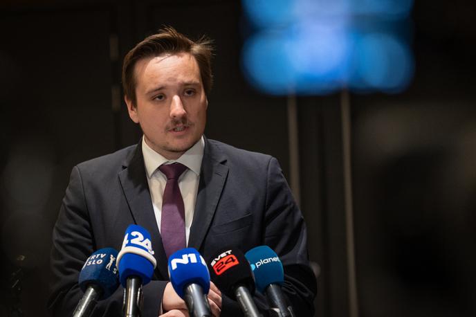 Lenart Žavbi, poslanec Svobode | Po oceni Lenarta Žavbija je Anja Bah Žibert zlorabila poslovnik DZ in zakon o parlamentarni preiskavi. "Ampak to so klasični manevri SDS," je dodal. | Foto STA