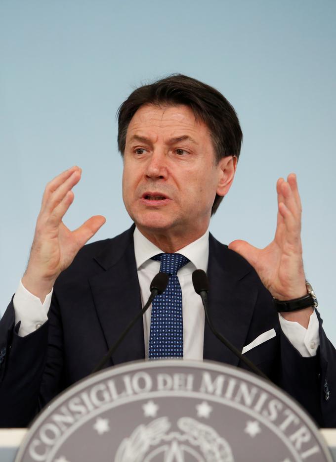 Italijani so prepričani, da vlada vse skupaj precej dobro nadzoruje, predsedniku vlade Giuseppeju Conteju pa podpora raste. | Foto: Reuters