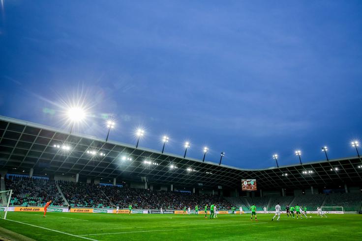 Koliko gledalcev se bo zbralo v Stožicah? | Foto: Vid Ponikvar