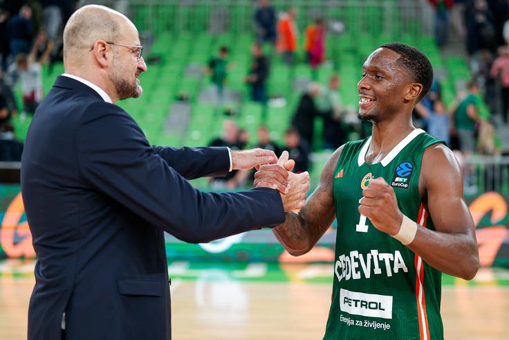 Navdušen je nad delom Zvezdana Mitrovića. | Foto: Luka Kotnik