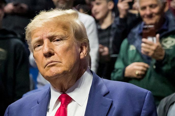 Donald Trump |  Donald Trump ostaja vodilni republikanski predsedniški kandidat in računa, da se bo z vrnitvijo v Belo hišo po volitvah prihodnje leto izognil kazenskim pregonom in zaporu. | Foto Reuters