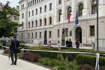 Vrhovno sodišče. Policija.