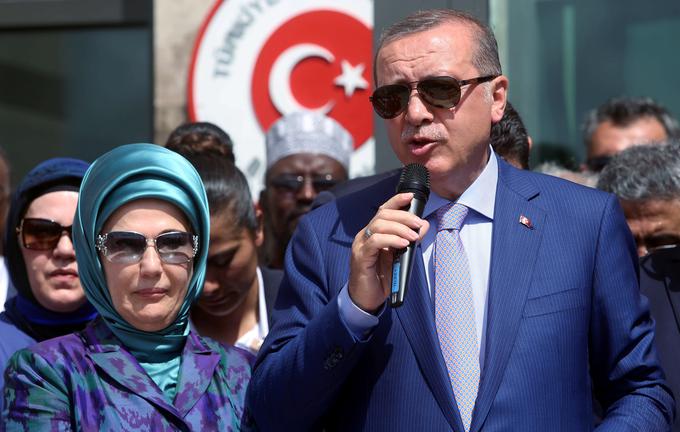 Turški predsednik Recep Tayyip Erdogan in njegova žena Emine zase trdita, da živita skromno. | Foto: 