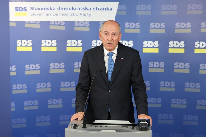 Referendum, sedež stranke SDS. | Foto: Bojan Puhek