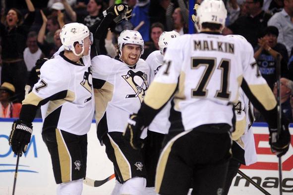 Crosby in Niskanen junaka Pingvinov, Montrealu in Torontu kanadska obračuna