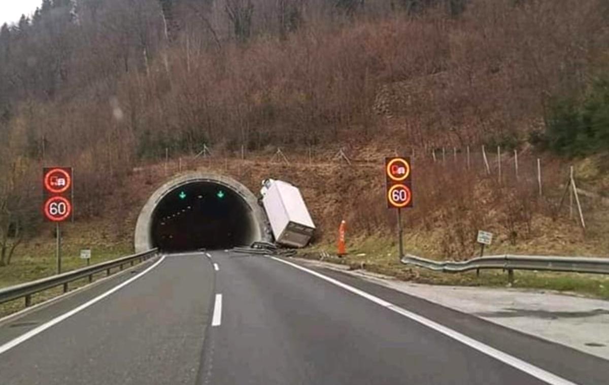 Nesreča. Tovornjak. Štajerska avtocesta. | Zaradi prometne nesreče je zaprta štajerska avtocesta med Blagovico in Vranskim proti Mariboru. | Foto Neznani vir FB