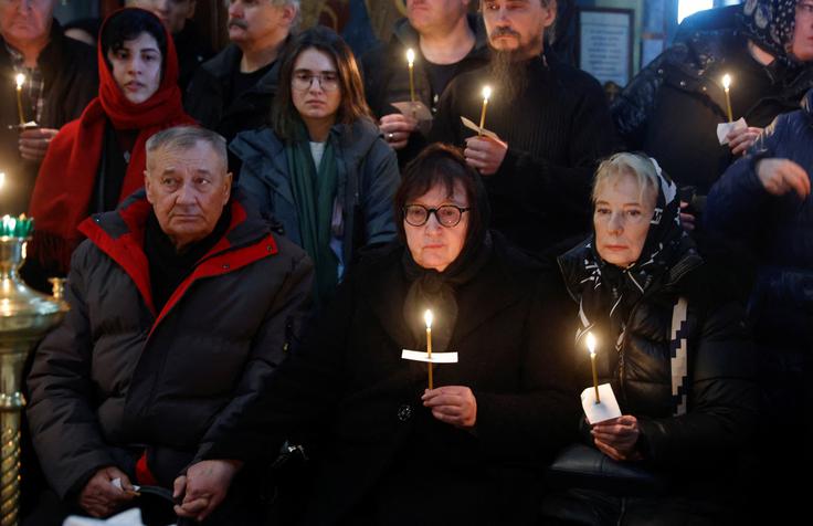 Slovesnosti sta se med drugimi udeležila Navalnova starša, Anatolij in Ljudmila, poroča britanski BBC. | Foto: Reuters