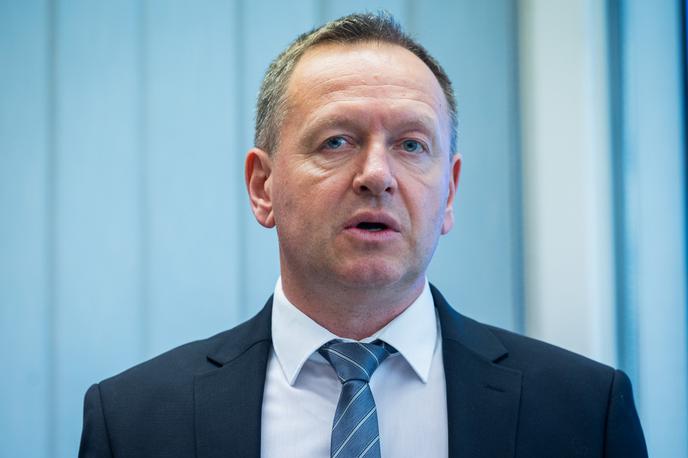 Robert Šumi | Na KPK so pojasnili, da se je Robert Šumi zaradi številnih, tudi populističnih pozivov, ki v predvolilnem času naslavljajo delovanje in vlogo komisije, odločil, da bo ob vsaki priložnosti skušal pojasniti, kakšna je vloga komisije in zakaj mora ostati samostojna in neodvisna. | Foto STA