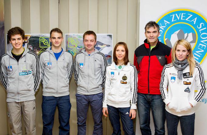 Krajnik leta 2013 v družbi Domna Škofica, Urbana Primožiča, Mine Markovič, Tomota Česna in Maje Vidmar. | Foto: Vid Ponikvar