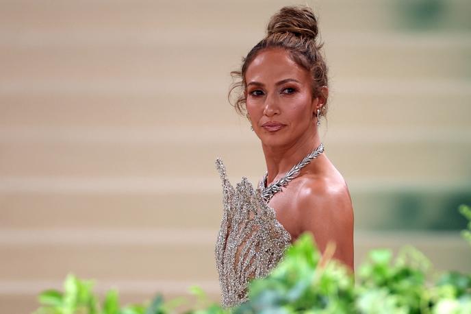 Jennifer Lopez | "Popolnoma sem uničena in srce se mi trga, ker sem vas razočarala. Verjemite, da tega ne bi naredila, če ne bi bilo nujno potrebno," je zapisala Jennifer Lopez. | Foto Reuters