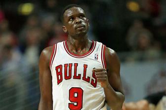 Chicago Bulls zmagali na krilih Denga, Allen zaradi udarca v glavo izključen (video)