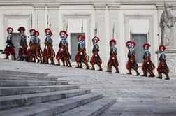 Duhovniki v Vatikanu nadlegujejo švicarske gardiste