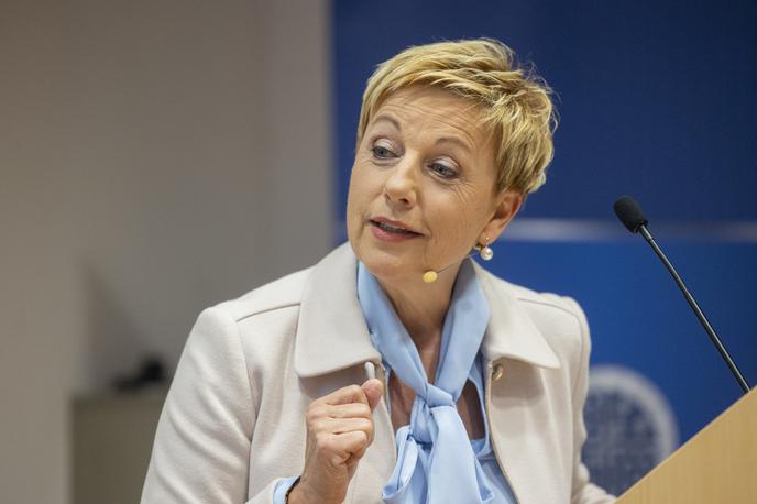 Rosvita Pesek, televizijska voditeljica | Rosvita Pesek je danes širši javnosti najbolj znana kot voditeljica oddaje Odmevi. | Foto Bor Slana/STA