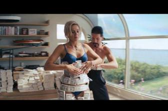 Katarina Čas v spodnjem perilu ob Leonardu DiCapriu (VIDEO)