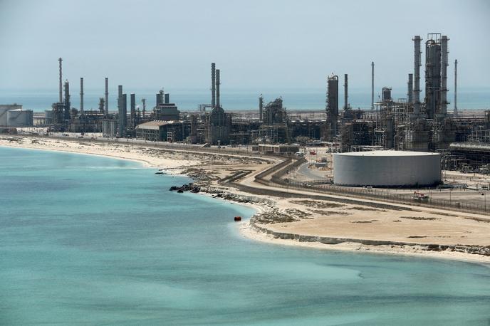 naftna rafinerija Saudi Aramco | Nesreča se je zgodila v kraju Ras Tanura na vzhodu države, kjer leži ena najpomembnejših rafinerij savdskega naftnega giganta Saudi Aramco. | Foto Reuters