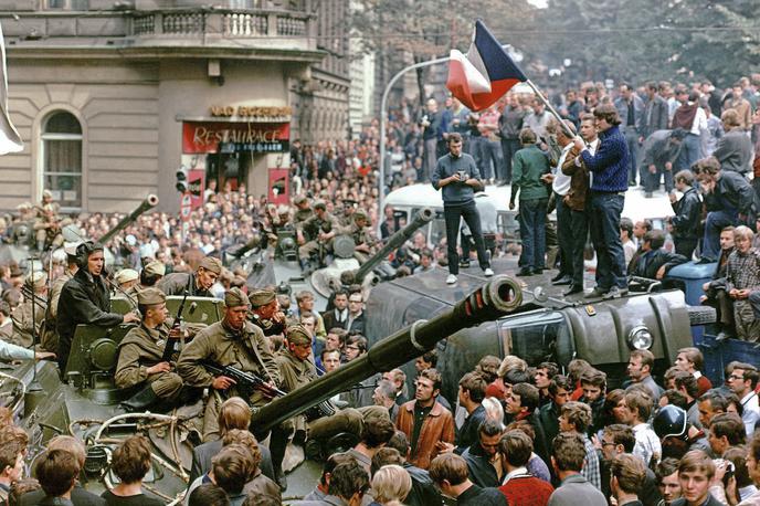 Sovjetski tanki na praških ulicah 1968 | Foto Reuters