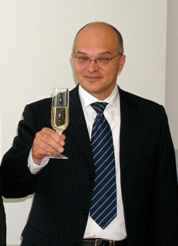 Leon Kostiov je po priznanju krivde v sojenju zaradi spornih poslov pri modernizaciji kočevske proge leta 2008 še vedno pomočnik direktorja SŽ-ŽGP. | Foto: STA ,