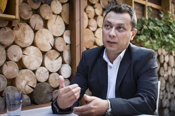 Nekdanji šef slovenskih obveščevalcev Boštjan Perne namiguje, da v sobotnih raketnih napadih ni bilo uničeno sirsko kemično orožje. | Foto: Bojan Puhek