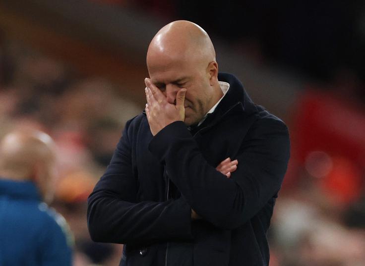 Trener Liverpoola Arne Slot ne more biti zadovoljen s predstavami rdečih v zadnjih mesecih. | Foto: Reuters