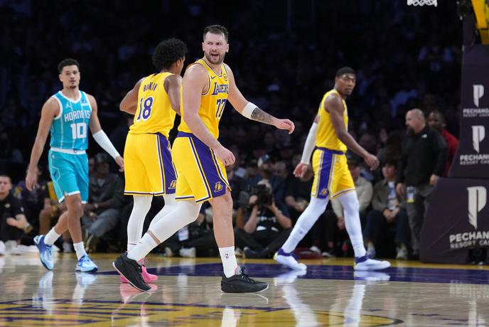 Dončić blestel, Lakersi pa prejeli bolečo zaušnico. Dallas presenetil. #video