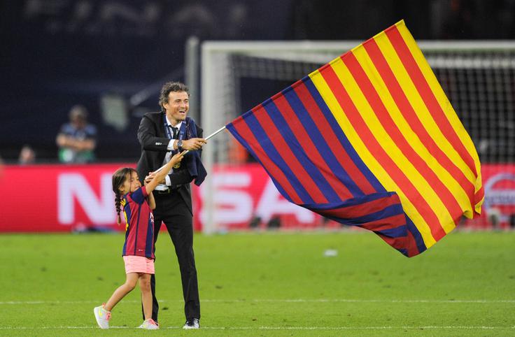 Tako sta leta 2015 evropski naslov Barcelone na zelenici Olimpijskega stadiona v Berlinu proslavljala takratni trener Kataloncev in njegova hčerka Xana. | Foto: Guliverimage