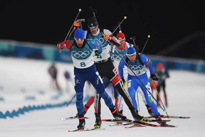 Martin Fourcade se je v zasledovalni preizkušnji predstavil v povsem drugačni luči kot v šprintu in ubranil naslov olimpijskega zmagovalca v tej disciplini. | Foto: Guliverimage/Getty Images