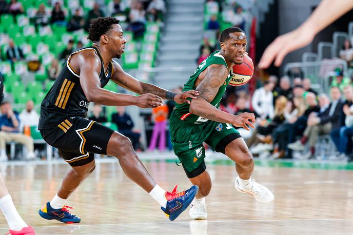 Cedevita Olimpija : Dubaj | Cedevita Olimpija je Dubaju zadala drugi poraz. | Foto Aleš Fevžer