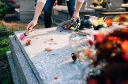 Pretresljiva smrt na pokopališču