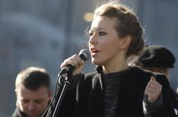 Ruska Paris Hilton zbežala v tujino