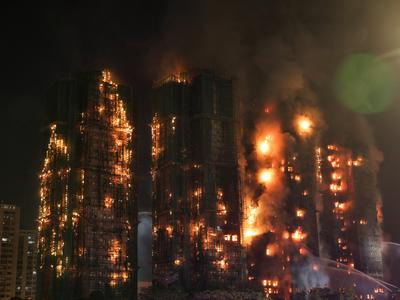 V požaru stanovanjskega kompleksa 159 smrtnih žrtev