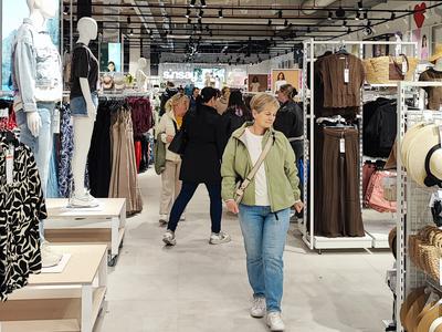 Priljubljeno modno podjetje v Sloveniji v dveh tednih odprlo kar pet trgovin – tri v enem dnevu