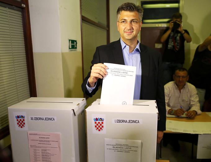 Predsednik HDZ in kandidat za premierja Andrej Plenković je po glasovanju v Zagrebu je dejal, da lahko ljudje na volitvah določijo smer razvoja države in njeno prihodnost. | Foto: Reuters