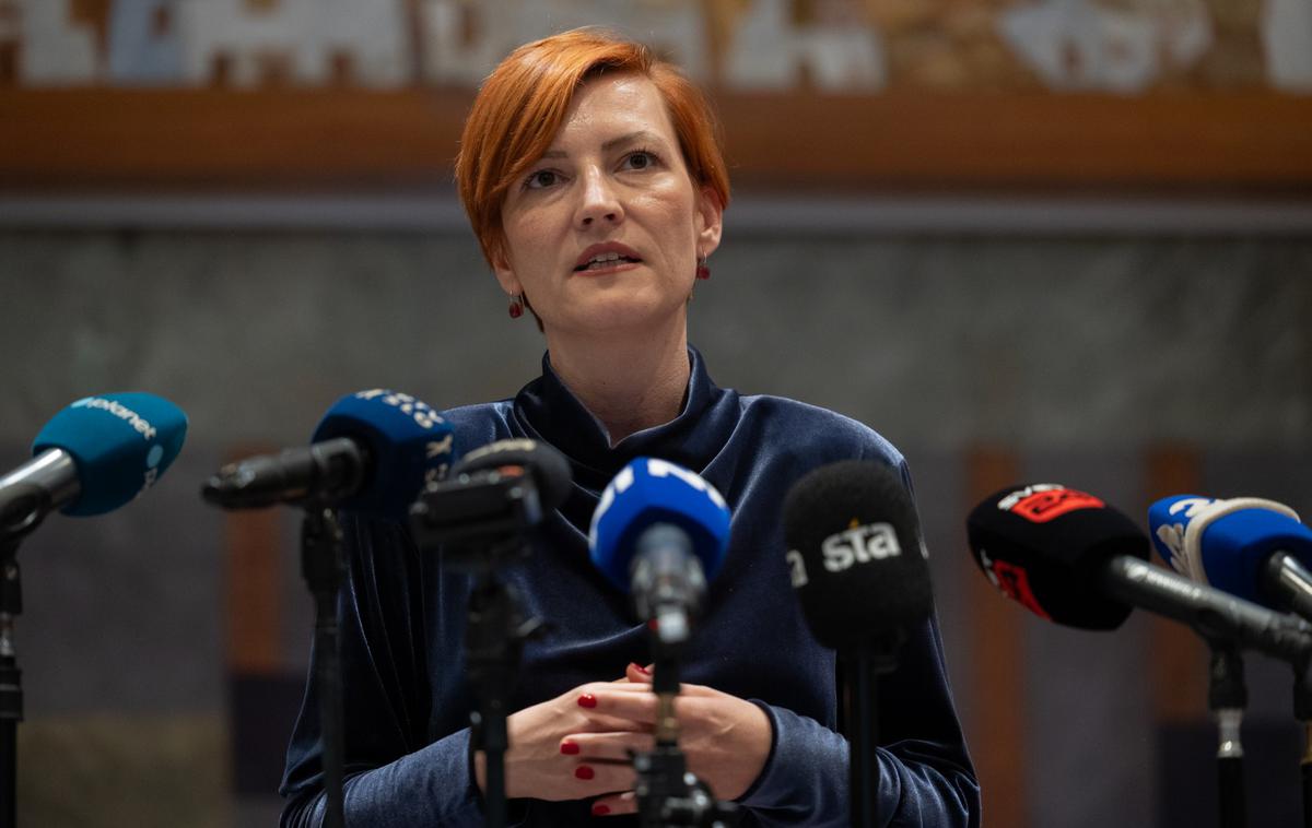 Asta Vrečko_zakon o medijih | Ministrica za kulturo Asta Vrečko je v državnem zboru poudarila, da novi zakon o medijih prvič prinaša nujne finančne podpore za tiskane in digitalne medije. | Foto Bor Slana/STA