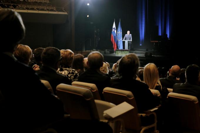 Predsednik vlade je poudaril, da Slovenija spoštuje arbitražno razsodbo, in napovedal, da jo bo izvajala. | Foto: STA ,