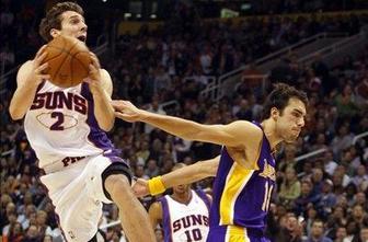 Lakers brez Vujačičeve pomoči ugnali Phoenix