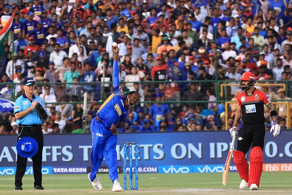 Največja športna ljubezen Indijcev - kriket. Tekme tamkajšnje lige si v povprečju ogleda 26.500 gledalcev. | Foto: Getty Images