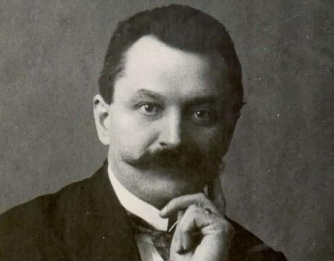 Matija Murko (1861−1952), vpričo katerega je Trstenjak preklical svoje zmotne zgodovinske in jezikoslovne razlage, je bil eden največjih slovenskih jezikoslovcev v slovenski zgodovini, uveljavljen tudi v svetu. Doktoriral na Dunaju, se izpopolnjeval v Moskvi. Bil je univerzitetni profesor v Gradcu, Leipzigu in Pragi, kjer je tudi končal svojo kariero. Češko glavno mesto je prav po njegovi zaslugi postalo svetovno središče slavistike.  | Foto: Thomas Hilmes/Wikimedia Commons