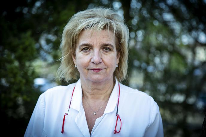 Bojana Beović | Trenutno je v Sloveniji aktivno okuženih 33 tisoč ljudi, včeraj je bilo potrjenih 1.076 novih okužb. | Foto Ana Kovač