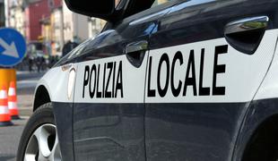 V Italiji čelno trčila tovornjak in avtobus z migranti, voznika umrla
