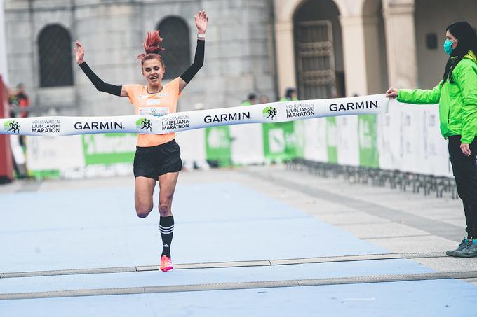 Zmagovalka teka na deset kilometrov je 21-letna Klara Lukan, ki je z 32 minutami in 32 sekundami postavila tudi nov slovenski rekord v cestnih tekih na tej razdalji. Z današnjim izidom bi bila celo četrta v današnji moški konkurenci. | Foto: Grega Valančič/Sportida