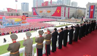 Severna Koreja poroča o novih smrtih zaradi covid-19