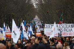 Na protestu za boljše pogoje dela učiteljev več kot 150 tisoč ljudi