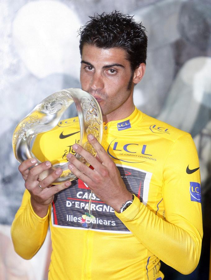 Oscar Pereiro je rumeno majico za zmago na dirki leta 2006 prejel z zamudo, po diskvalifikaciji Floyda Landisa. Andreasa Klodna je po več kot 3.000 kilometrih premagal za 32 sekund. | Foto: Reuters