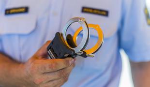Specialci na šoli v Logatcu aretirali učiteljico