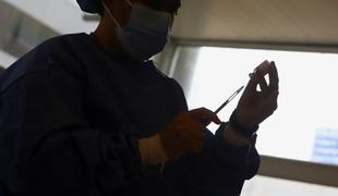 Slovenski zdravniki, ki so proti cepljenju, nasedli goreči proticepilki